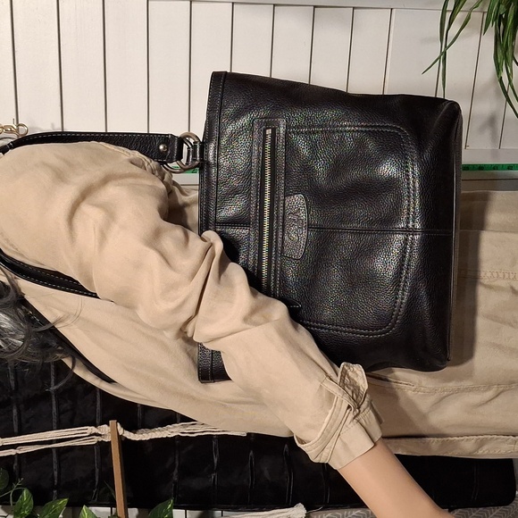 Coach Penelope Black pebbled leather shoulder tote bag. Medium 14x11 9